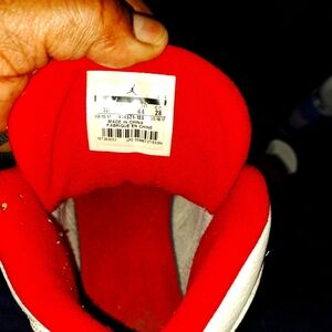 Jordan 13 Retro size 10 gently used  white and red